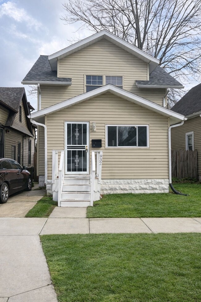 property at 932 Waverly Ave