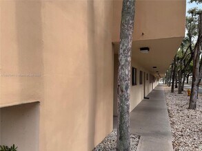 8415 SW 107th Ave in Miami, FL - Building Photo - Building Photo