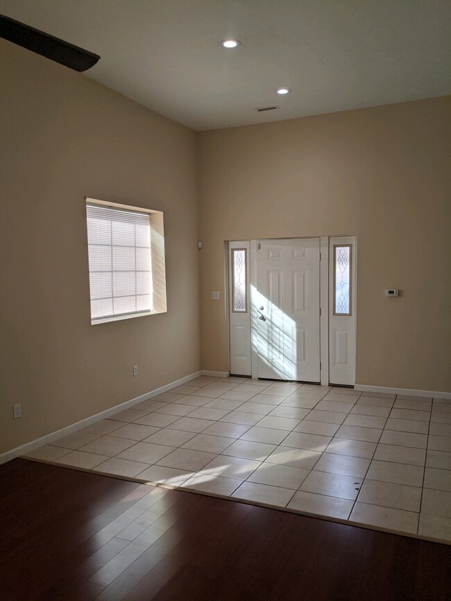 3326 Ruckle St, Unit Rear Apartment in Indianapolis, IN - Foto de edificio - Building Photo