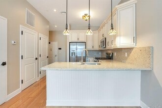 10 Wall St in Huntington, NY - Building Photo - Building Photo