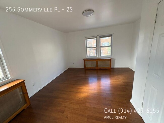 256 Sommerville Pl in Yonkers, NY - Building Photo - Building Photo