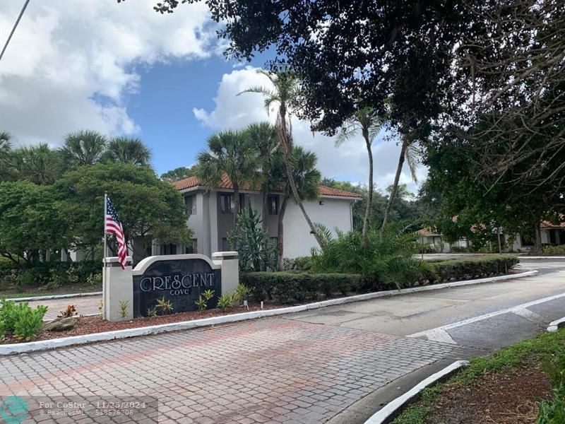 3219 Coral Lake Dr in Coral Springs, FL - Foto de edificio