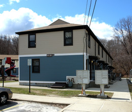 Veteran's Memorial in Woonsocket, RI - Foto de edificio - Building Photo