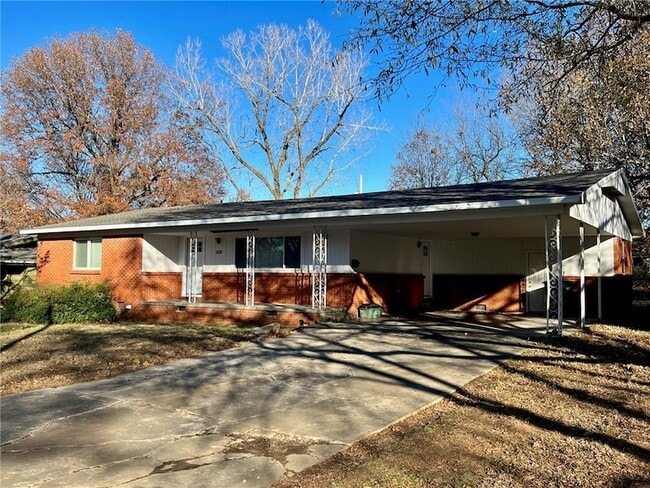 1910 N Greenvalley Ave in Fayetteville, AR - Foto de edificio - Building Photo