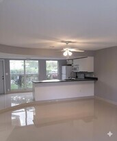 704 NE 23rd Ave, Unit 2 in Pompano Beach, FL - Building Photo