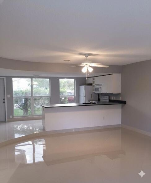 704 NE 23rd Ave, Unit 2 in Pompano Beach, FL - Building Photo
