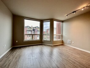 Atrium Apartments in Seattle, WA - Foto de edificio - Building Photo