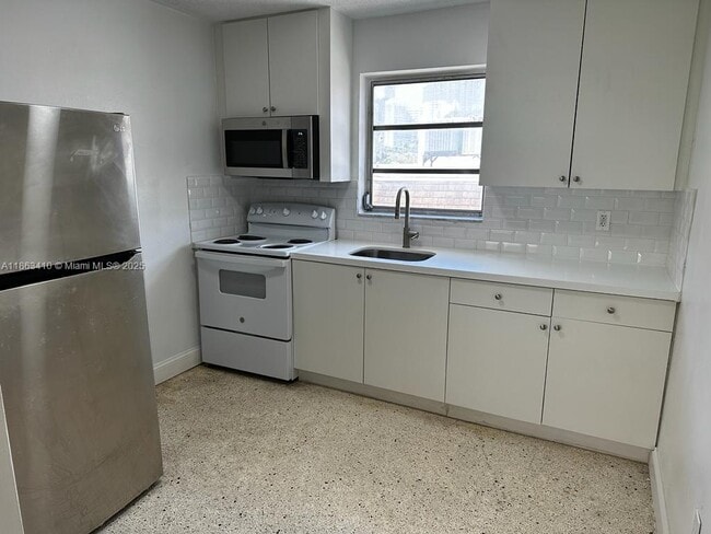 property at 458 SW 9th St