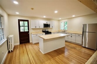 37 Augusta Pl in Tuxedo Park, NY - Building Photo - Building Photo