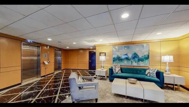 100 S Doheny Dr, Unit 213 in Los Angeles, CA - Building Photo - Building Photo