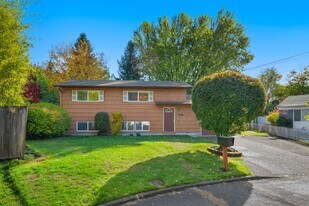 9394 SE Mason Cir in Milwaukie, OR - Building Photo