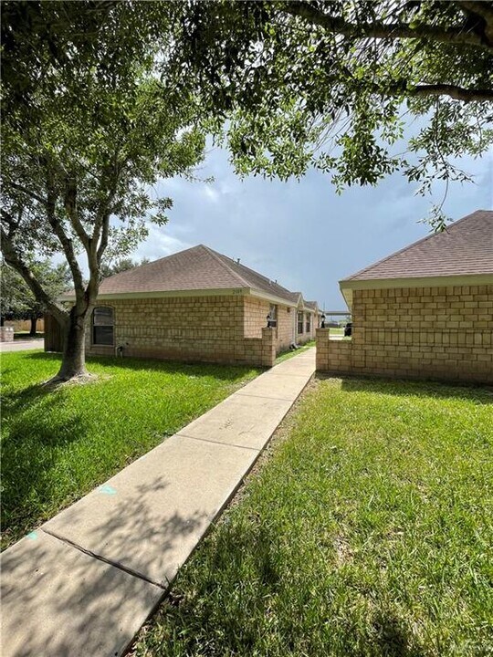 2109 N Dahlia St in Pharr, TX - Building Photo