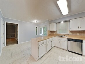 215 Comstock Ct in Lawrenceville, GA - Building Photo - Building Photo