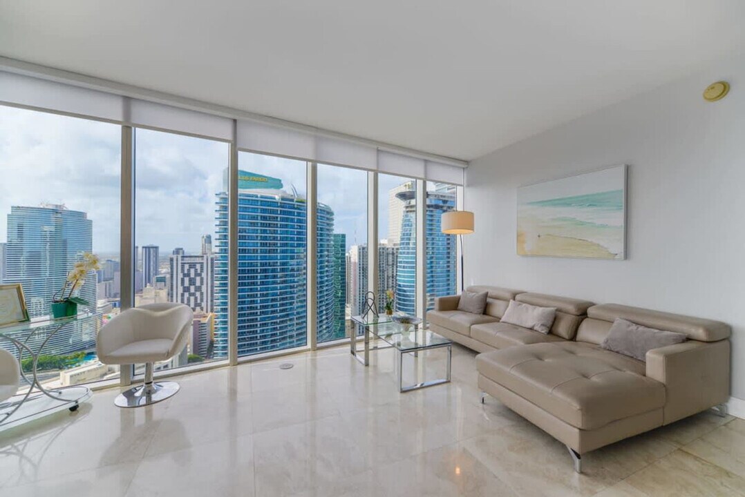 485 Brickell Ave in Miami, FL - Building Photo