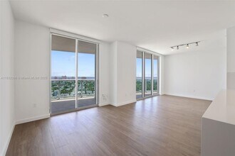 1500 Bay Rd in Miami Beach, FL - Building Photo - Building Photo