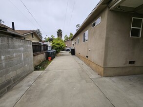 122 S Craig Ave in Pasadena, CA - Foto de edificio - Building Photo