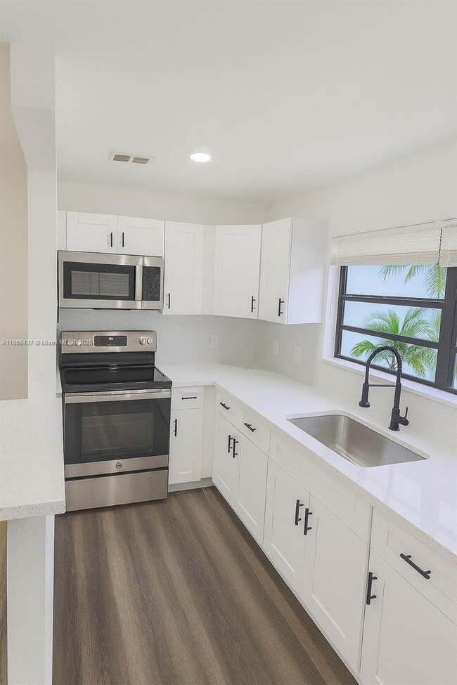 417 NW 2nd Ave in Hallandale Beach, FL - Building Photo - Building Photo