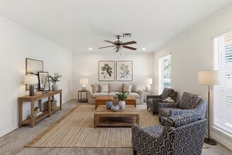 5818 Chinaberry Dr in Houston, TX - Building Photo - Building Photo