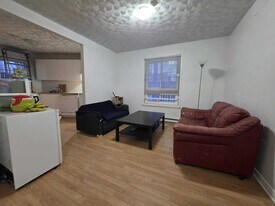 31 Chatham St in Kingston, ON - Building Photo