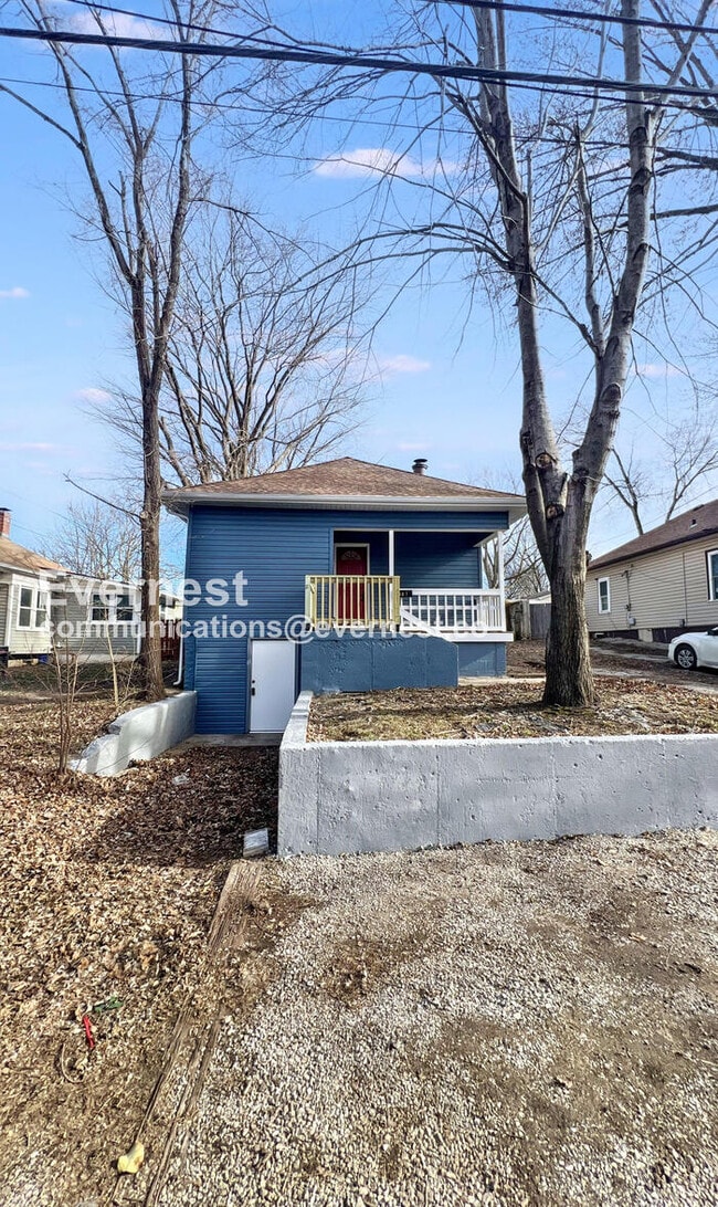 property at 907 S Cedar Ave