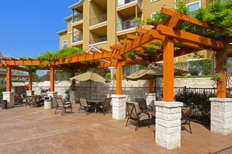 Falls at Westover Hills in San Antonio, TX - Foto de edificio - Building Photo