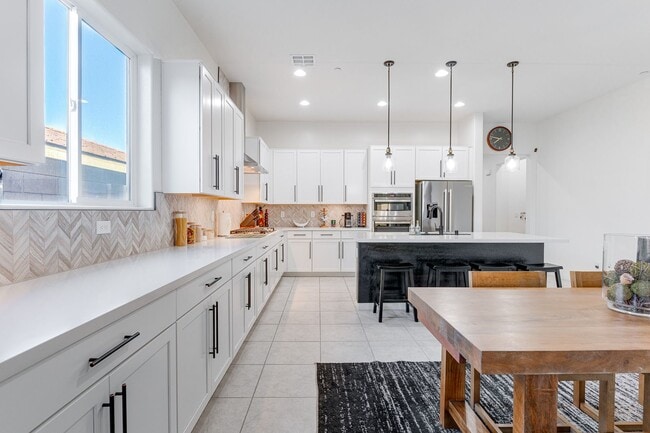 332 Alto Avec Ln in Henderson, NV - Building Photo - Building Photo