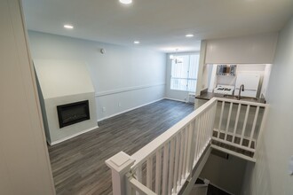 641 Gayley Ave in Los Angeles, CA - Building Photo - Interior Photo