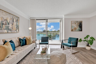 Nottingham Pine Luxury Apartment Homes in Plantation, FL - Building Photo - Building Photo