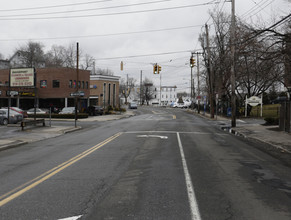 129 Pelham Rd in New Rochelle, NY - Building Photo - Building Photo