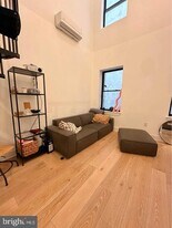 136 Chestnut St in Philadelphia, PA - Building Photo