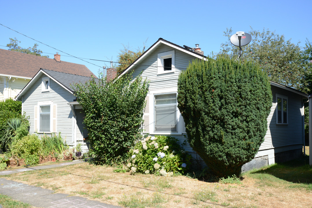 8115 N Olympia St in Portland, OR - Building Photo