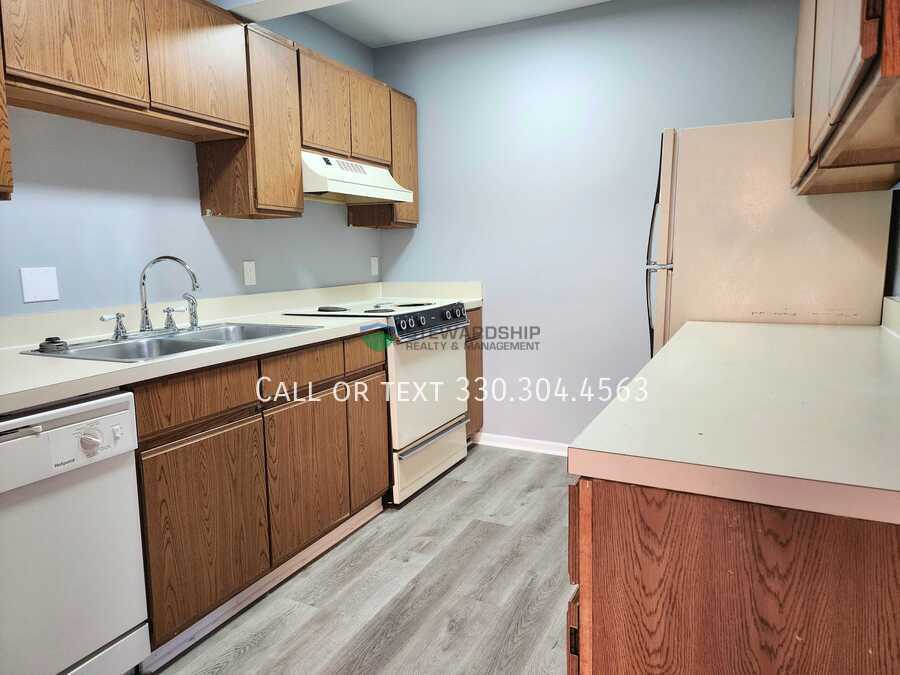 695 Carroll St in Akron, OH - Building Photo