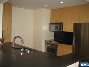 3407 City in Edgewater, NJ - Building Photo - Building Photo
