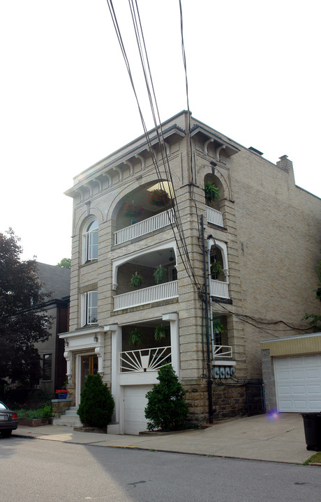 5810 Kentucky Ave in Pittsburgh, PA - Building Photo