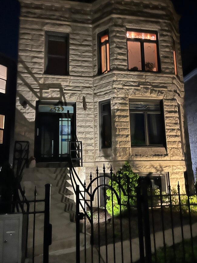 2529 N Central Park Ave, Unit Garden