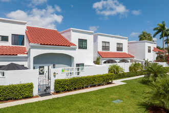 Mariner Village in Miami, FL - Building Photo - Building Photo