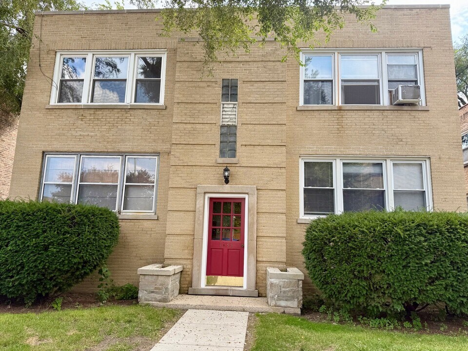 1633 W Glenlake Ave in Chicago, IL - Building Photo