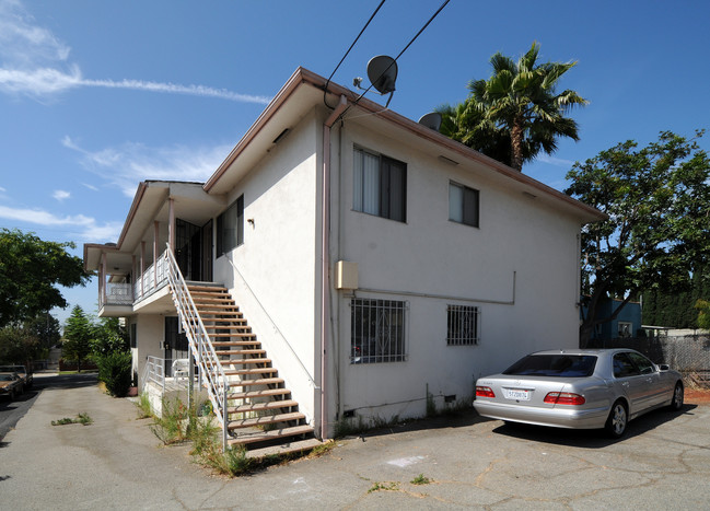 4327 Melbourne Ave in Los Angeles, CA - Building Photo - Building Photo