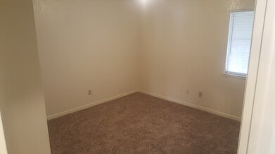 2506 N Walnut Rd in Turlock, CA - Foto de edificio - Building Photo