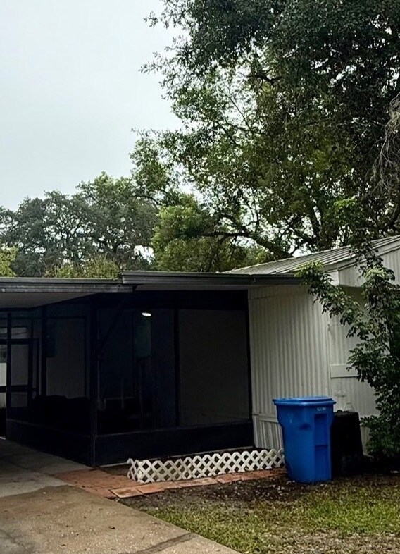 property at 516 De Resine Carre St