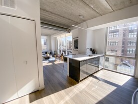 750 W Sheridan Rd in Chicago, IL - Building Photo