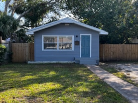 4664 19th Ave S in St. Petersburg, FL - Building Photo