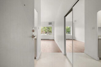 4775 Borden Av in Montréal, QC - Building Photo - Building Photo