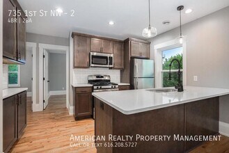 735 First St NW in Grand Rapids, MI - Building Photo - Building Photo