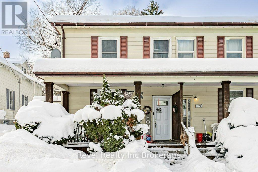 226 Oxford St in Ingersoll, ON - Building Photo