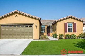 14600 Yellow Lupine Dr in Bakersfield, CA - Building Photo - Building Photo