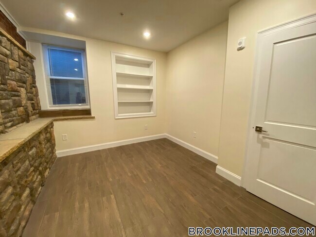 1616 Beacon St