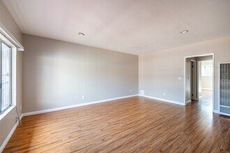 6819 Laurel Canyon Blvd. in North Hollywood, CA - Foto de edificio - Building Photo