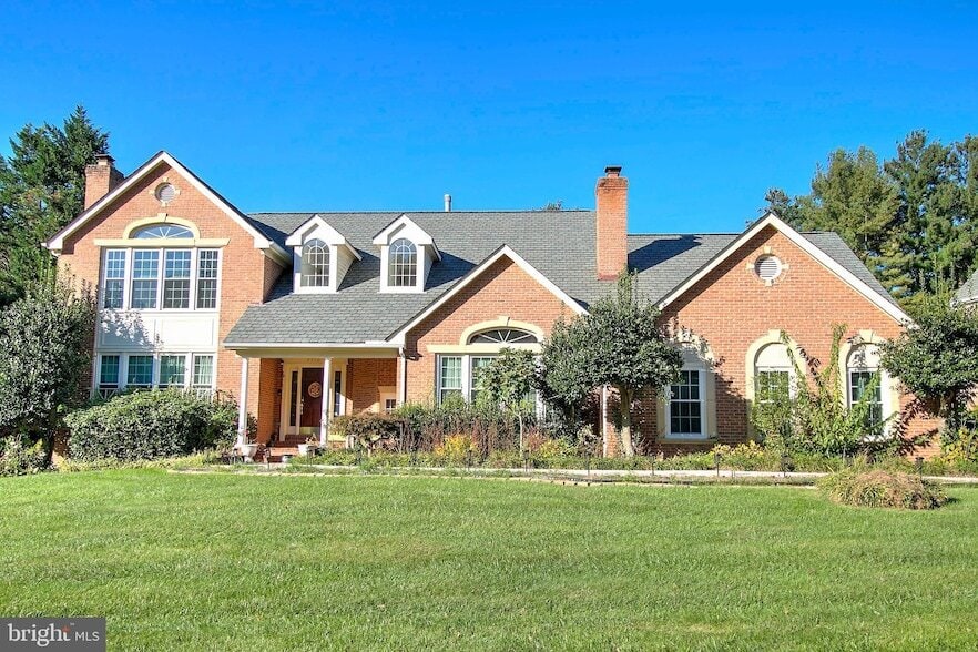 9710 Middleton Ridge Rd, Unit BASEMENT in Vienna, VA - Building Photo