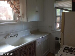 8513 Flower Ave, Unit 3 in Takoma Park, MD - Foto de edificio - Building Photo